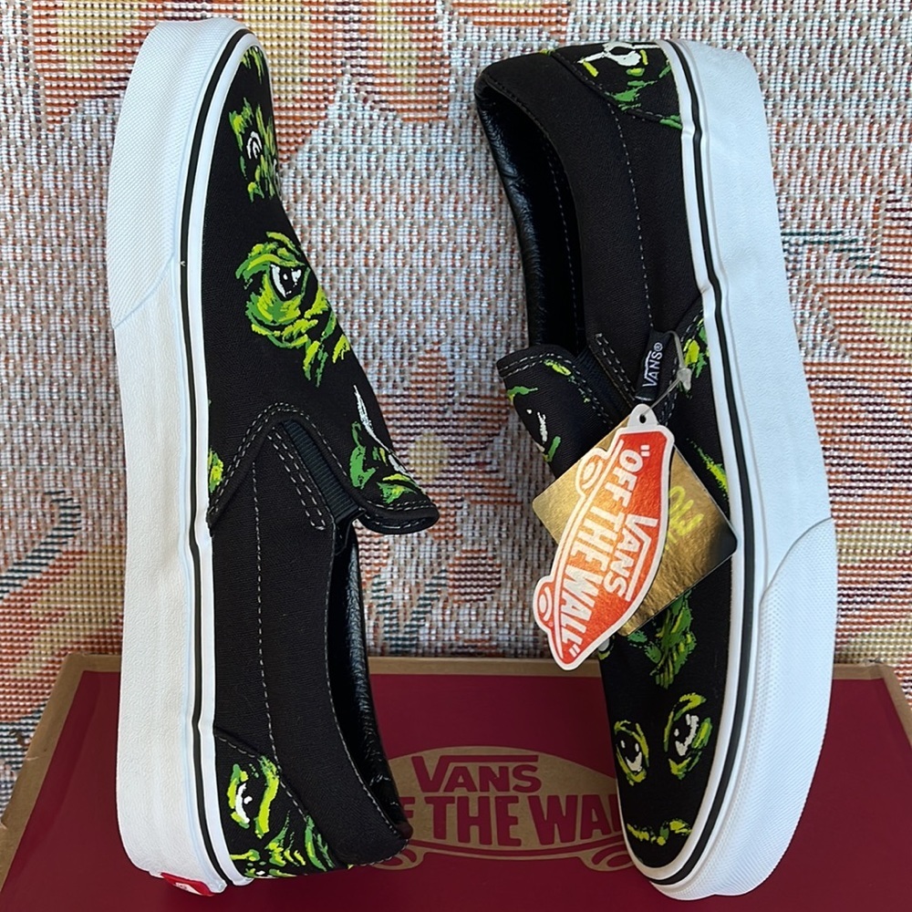 Vans Classic Slip-0n
Eyes In The Dark Black/Multi
VINOA705DBML
Men’s sneakers - Picture 12 of 16